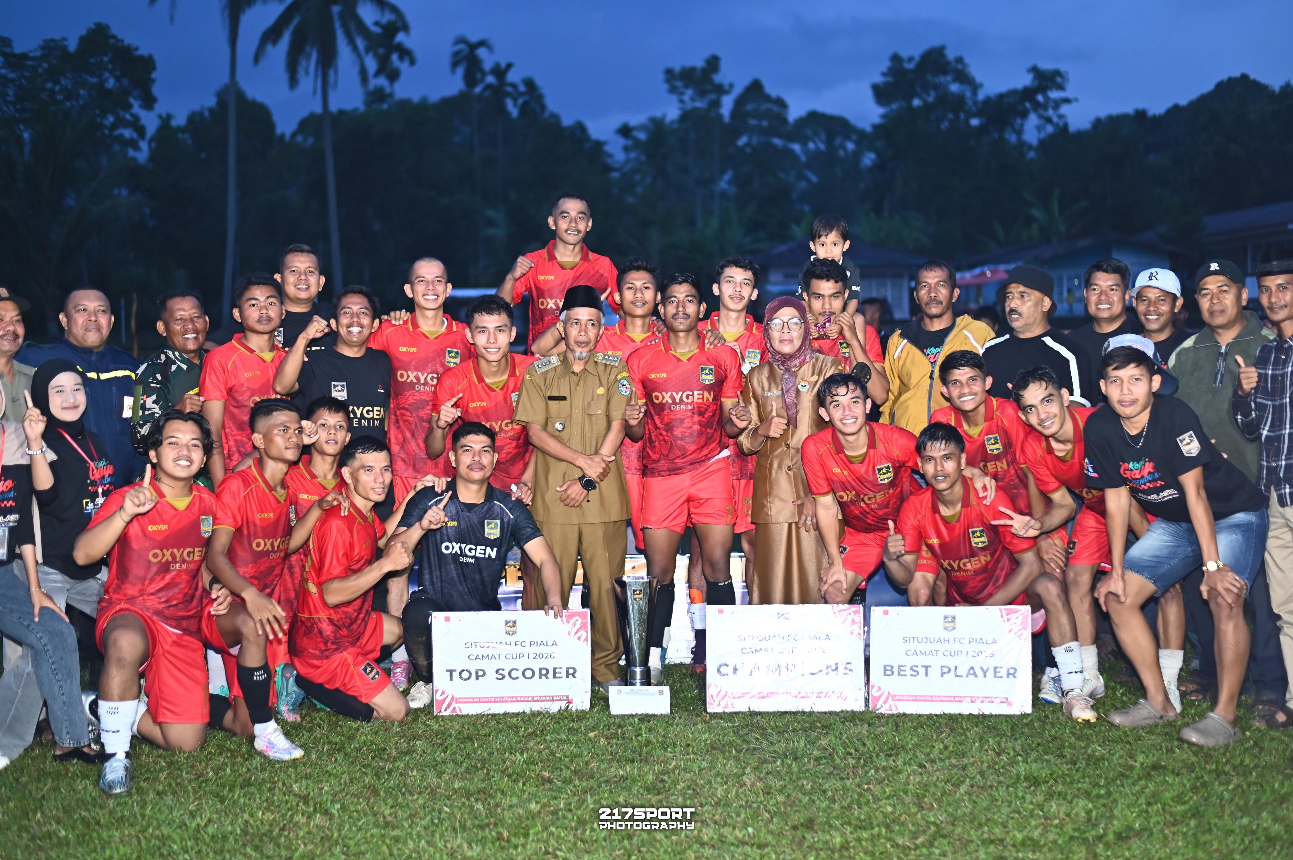 Foto bersama bapak Camat
